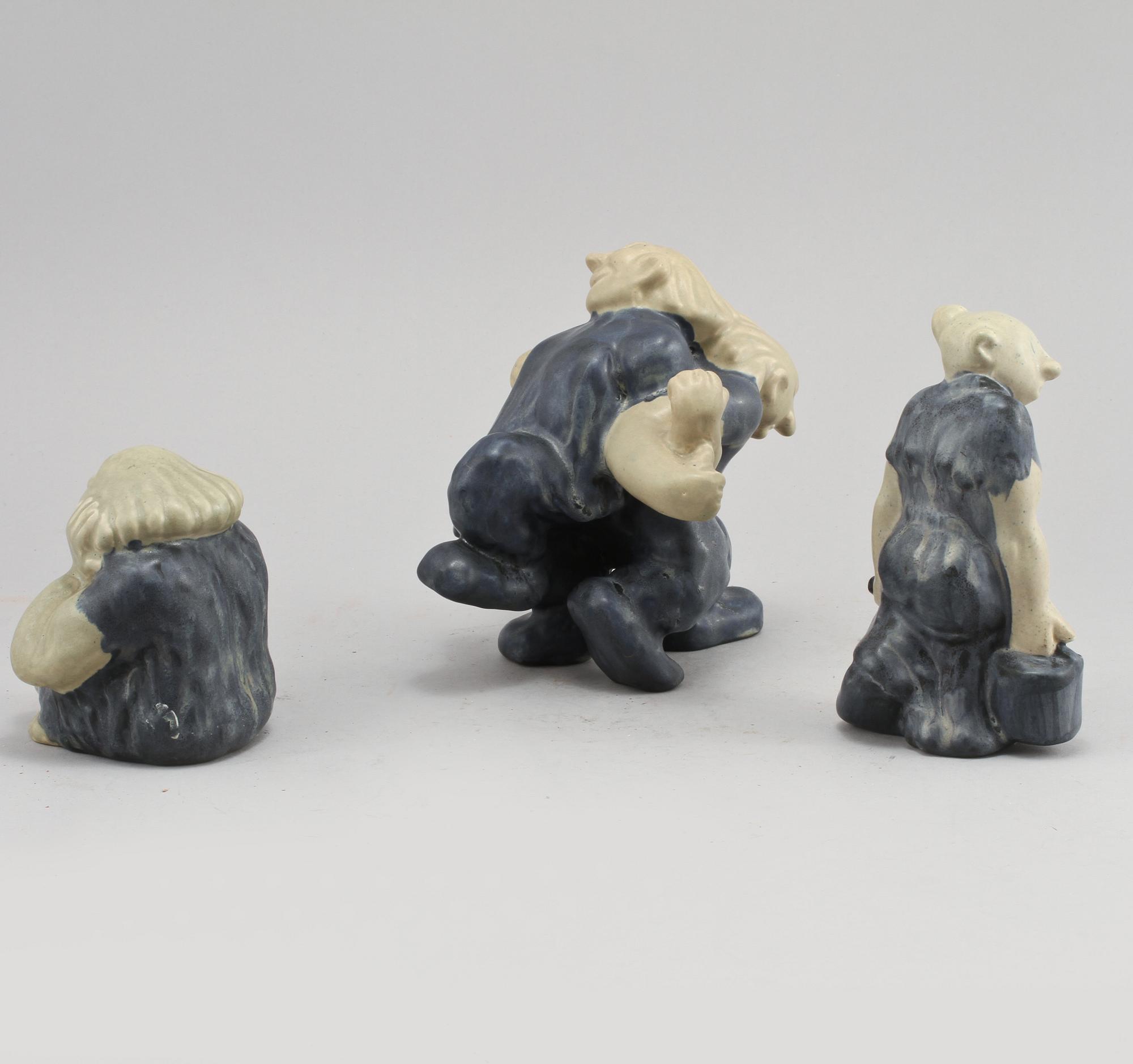 FIGURINER, 3 st, stengods, Åke Holm, 1900-talets andra hälft.