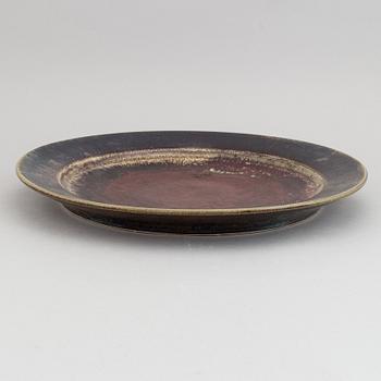 Stig Lindberg, a stoneware dish, Gustavsberg studio, Sweden 1977.
