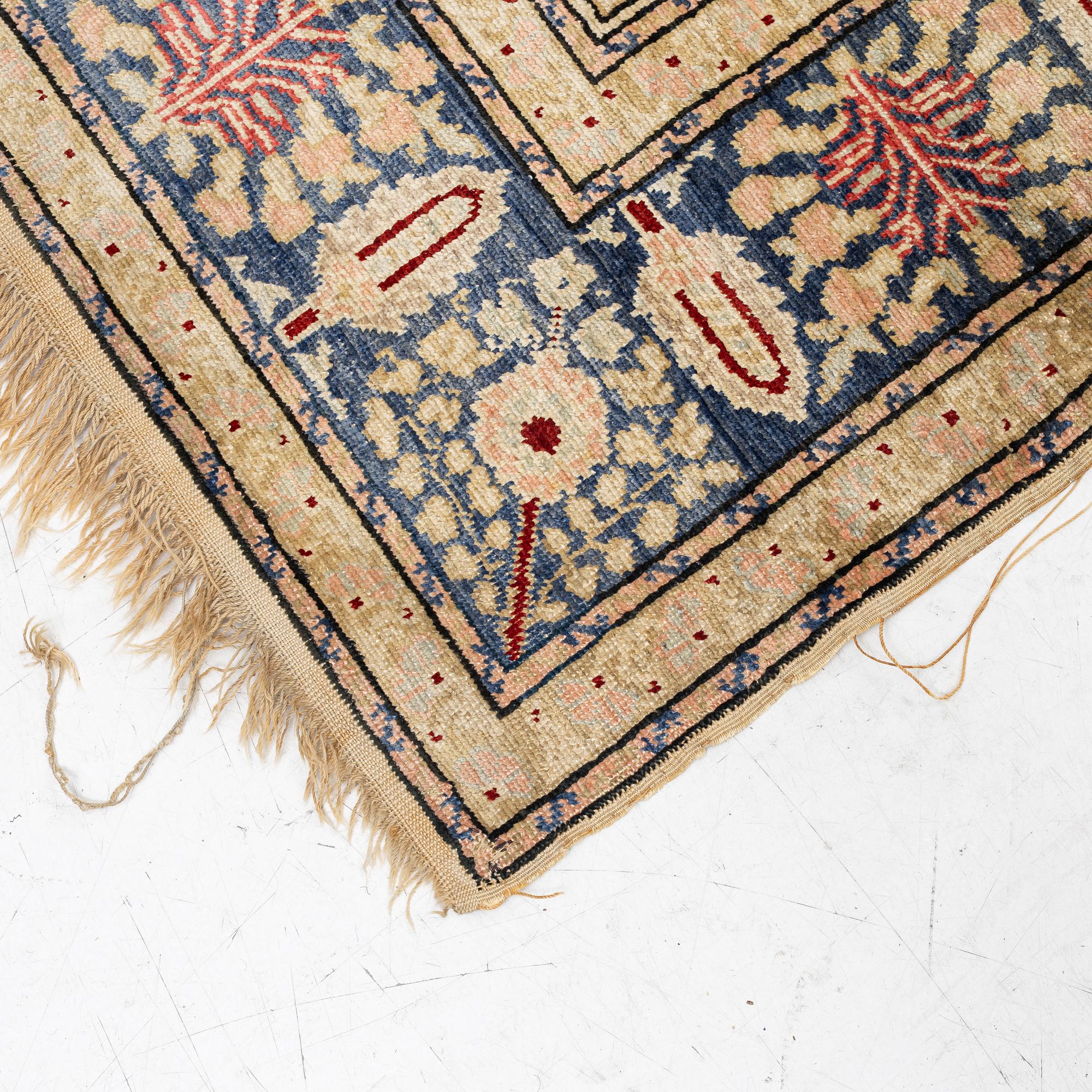 Carpet, semi-antique Kazak, approx. 202 x 158 cm.