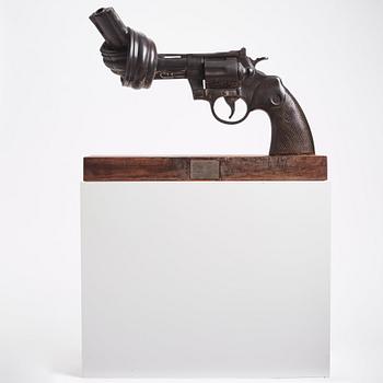 Carl Fredrik Reuterswärd, 'Non-Violence'.