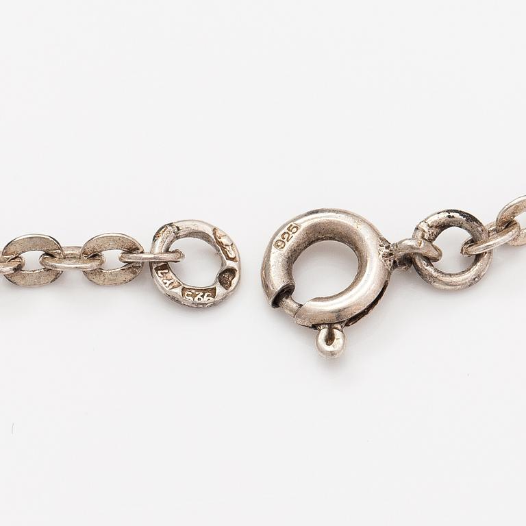 Nanny Still, A sterling silver and titanium necklace. Kultakeskus, Hämeenlinna 1976.