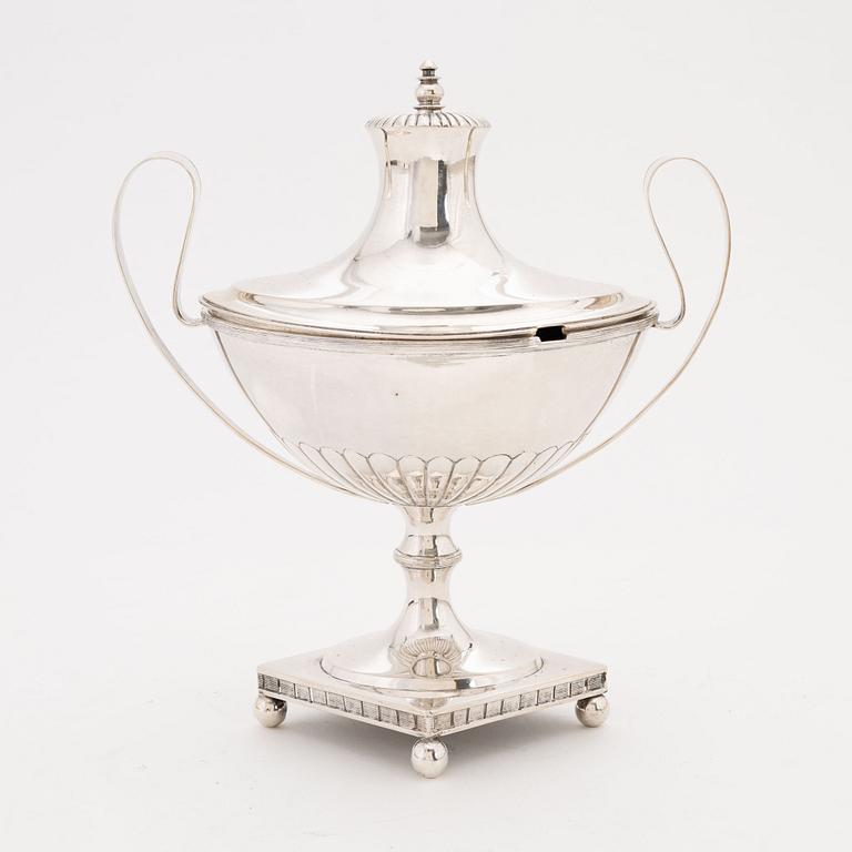 A silver sugarbowl with lid by Michael Olof Barkman, Varberg, 1820.