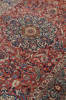 A CARPET, a semi-antique Esfahan park silk, ca 309 x 206,5 cm.