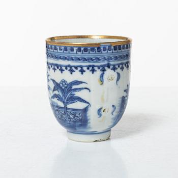 Tedosor, 2 st samt kopp med fat, kompaniporslin, Kina, omkring 1800.