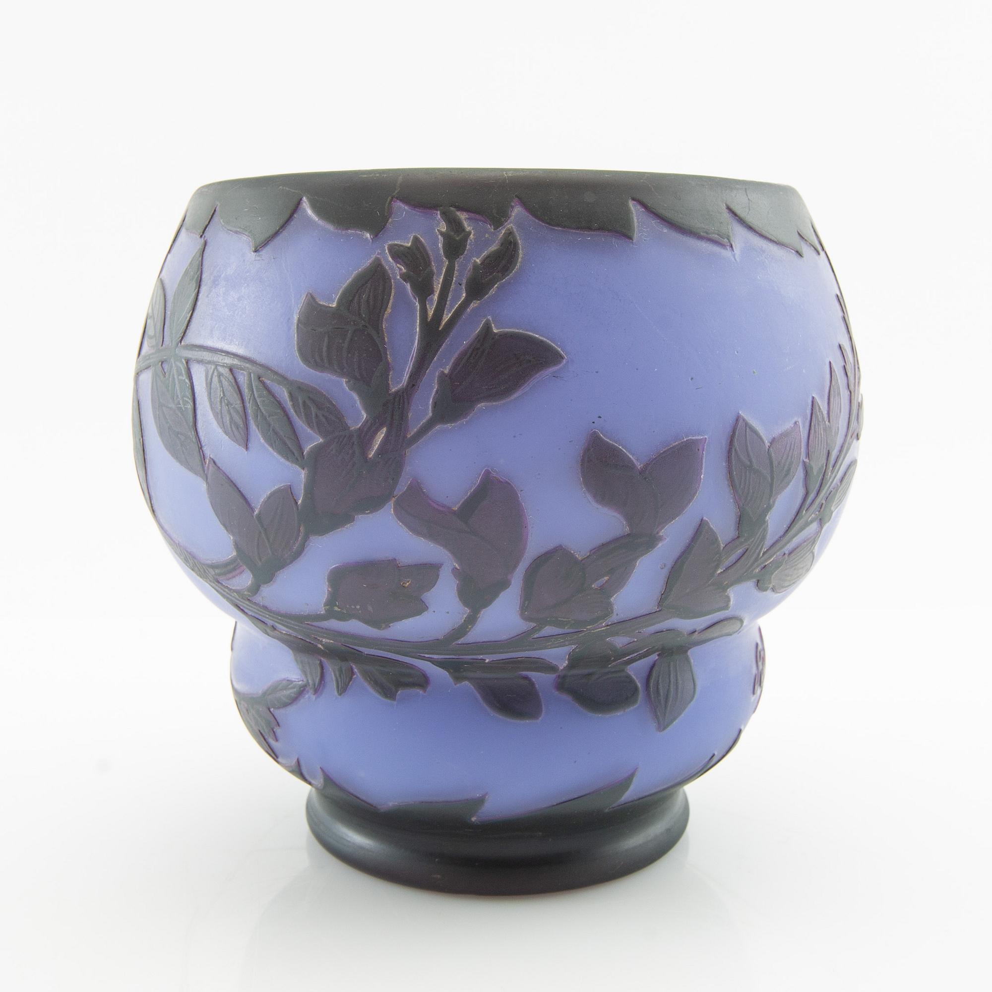Vase, signed Richard Art Nouveau early 20th century.