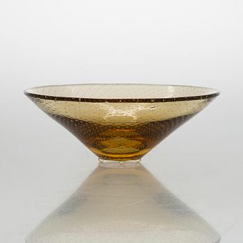Gunnel Nyman, A glass bowl, model 'GN 11', signed G. Nyman Nuutajärvi Notsjö. Unclear dating.