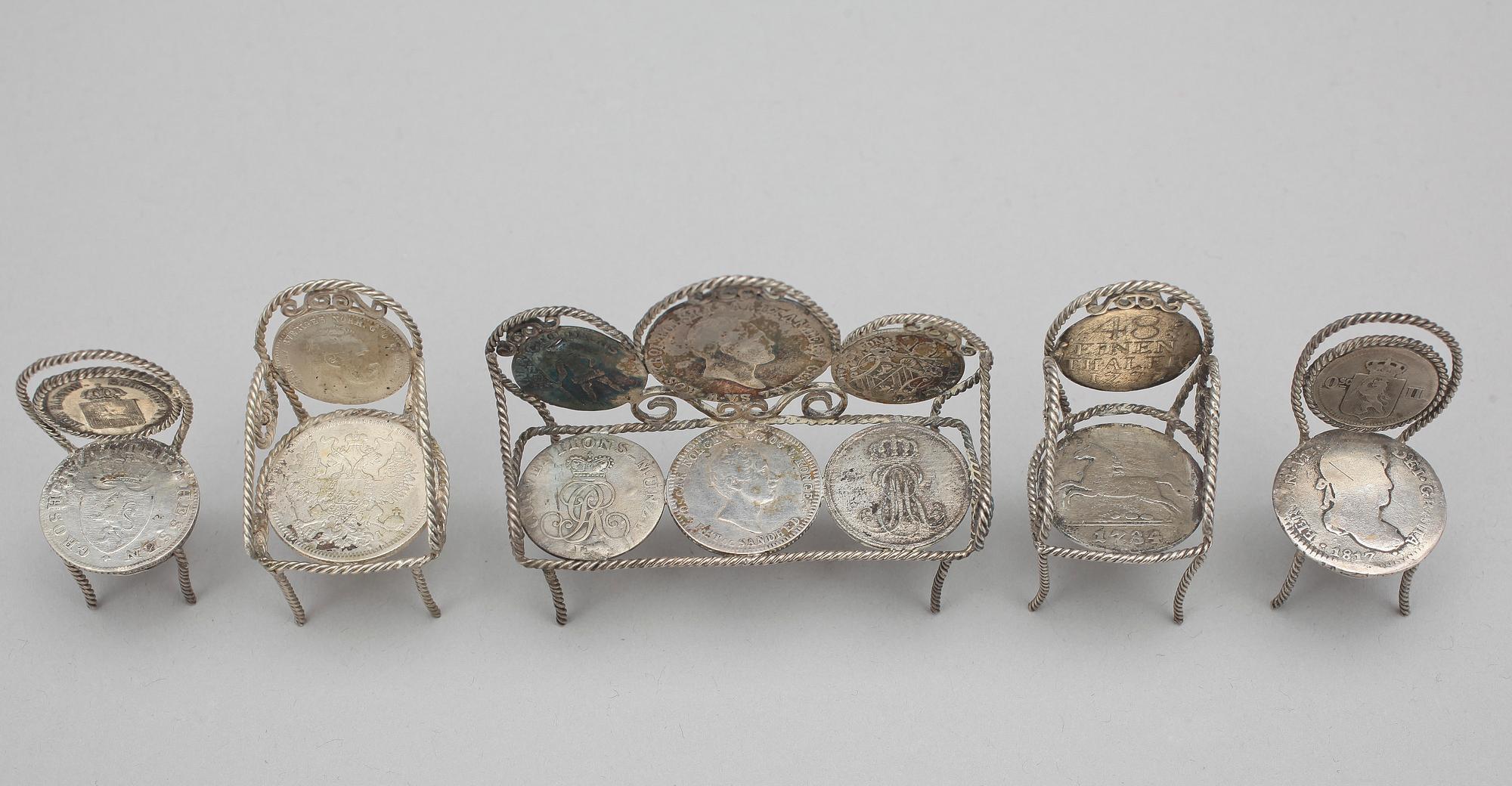 MINIATYRMÖBLER och STRYKJÄRN, 10 delar, silver, sekelskiftet 1900. Totalvikt 100 gr.