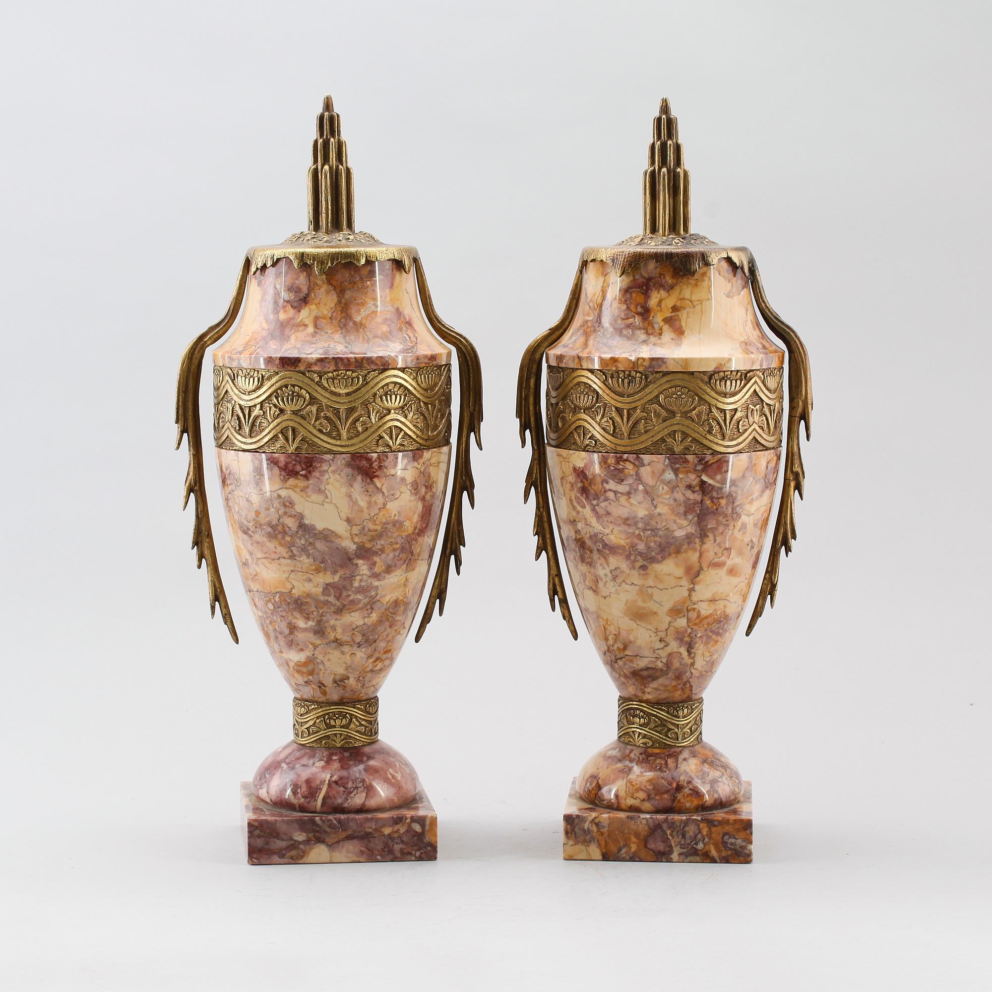 URNOR, 1 par, marmor och brons, art déco, 1900-talets första hälft.