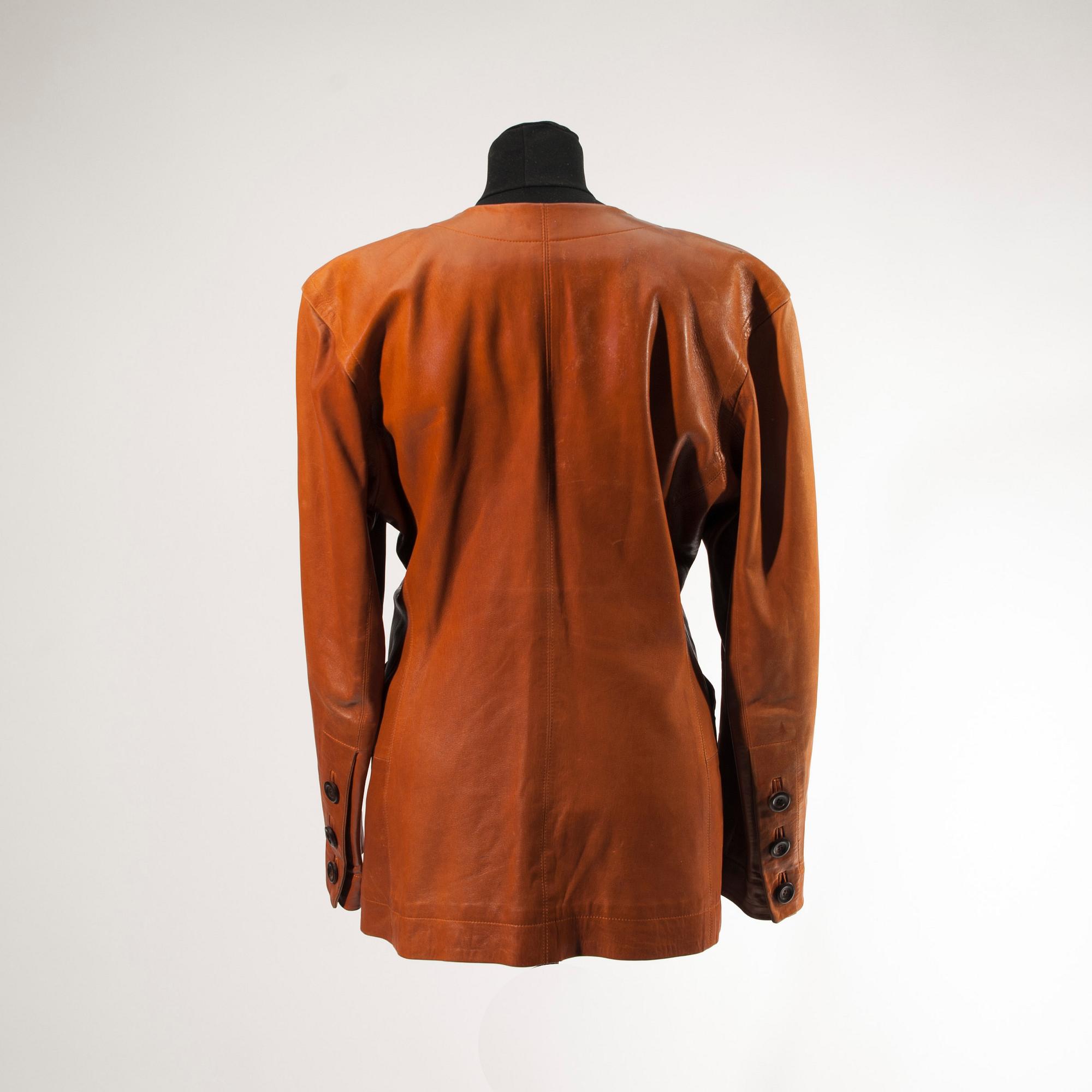 JACKA, Yves Saint Laurent.