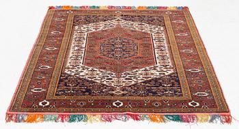 A semi-antique Senneh rug, c. 190 x 128 cm (including the flat weave).