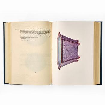 A catalogue of chinese pottery and porcelain in the Collection of Sir Percival David, by R.L. Hobson, 1934.