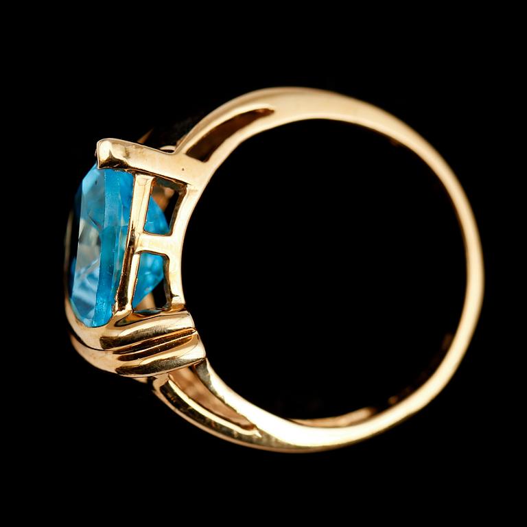 RING, 10 k guld, topas ca 4.30 ct.