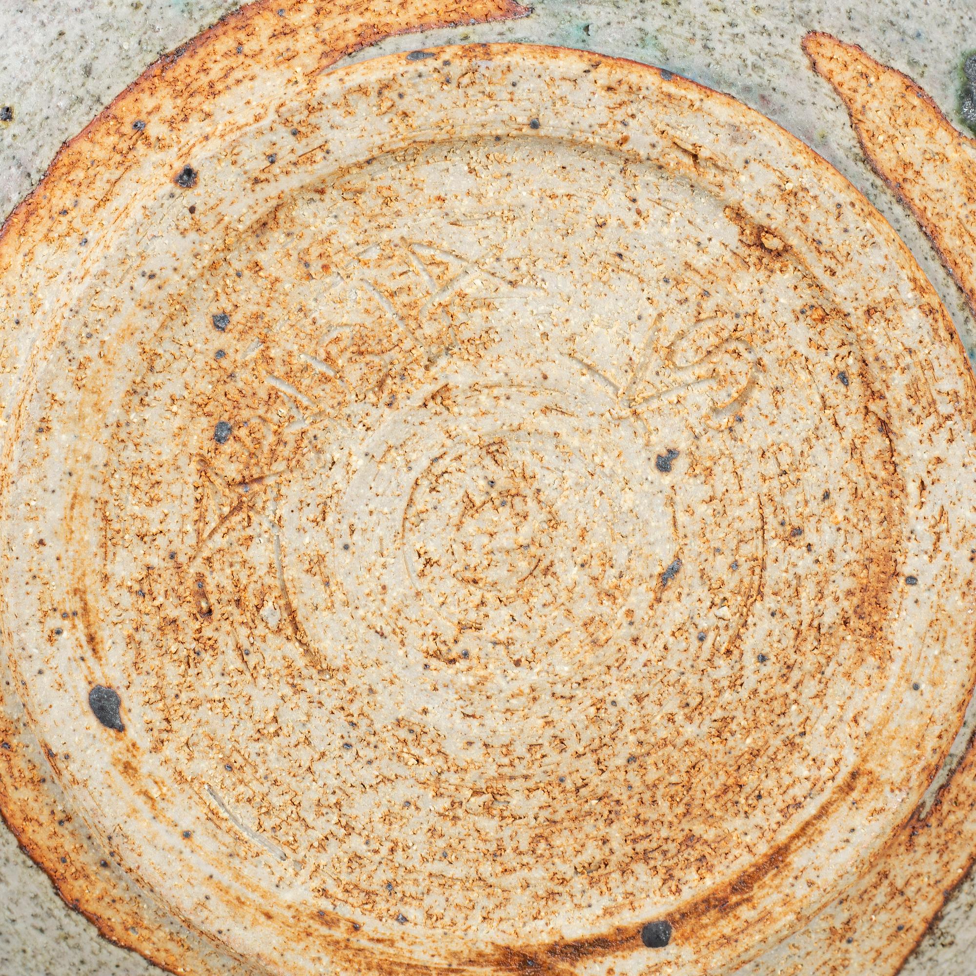 KYLLIKKI SALMENHAARA, a stoneware plate, signed, Arabia, Finland.