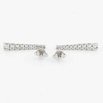 Earrings with brilliant-cut diamonds.