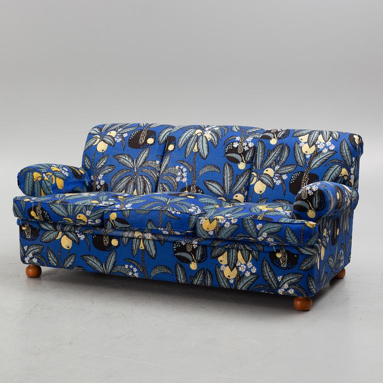 Josef Frank, a model 703 sofa, Firma Svenskt Tenn.