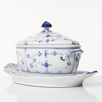 Royal Copenhagen, terrin med lock och fat, "Musselmalet", Danmark, 1889-1922.