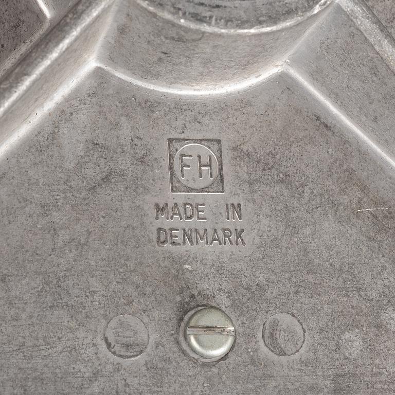 Bruno Mathsson, Piet Hein & Arne Jacobsen, soffbord, "Supercirkel", Fritz Hansen, Danmark, 1980.