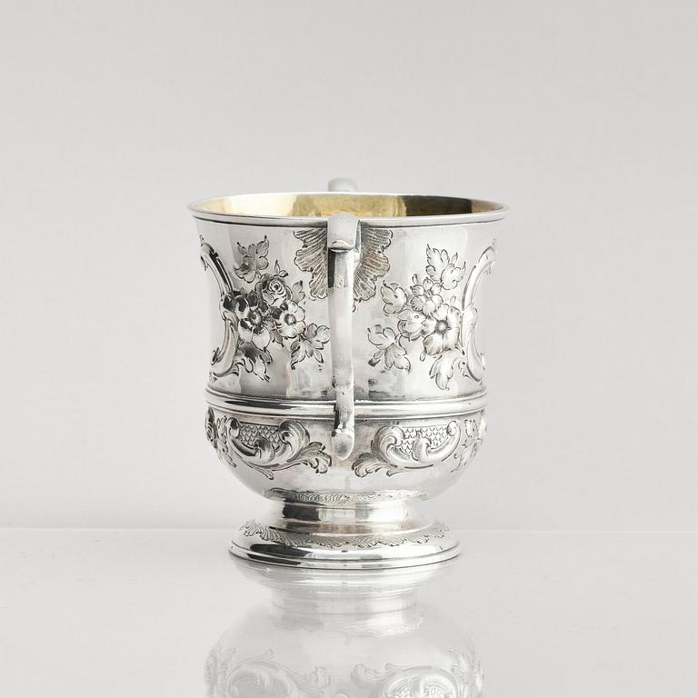 A parcel gilt silver cup, mark of Philippe Le Vavasseur Dit Durell, Jersey circa 1740.