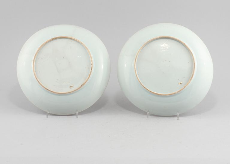 SKÅLFAT, ett par, porslin, Kina, Qianlong (1736-1795).