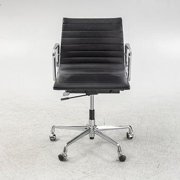 Charles & Ray Eames, skrivbordsstol, "EA 117", Vitra.