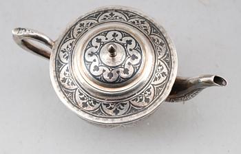 KANNA, silver, möjligen Ryssland, 1800-/1900-tal. Vikt ca 242 g.