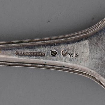 RAGUSKED SAMT SOCKERSTRÖARE, silver, Jakob Lundberg, Stockholm, 1808 resp Jonas Elg, Västerås, 1827. Ca 184g.