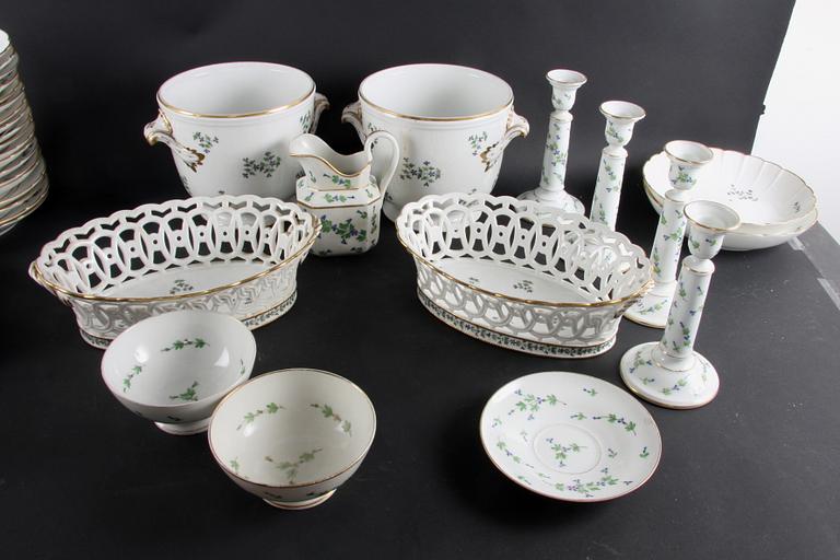 SERVISDELAR, ca 50 delar, porslin, trol omkring 1900.