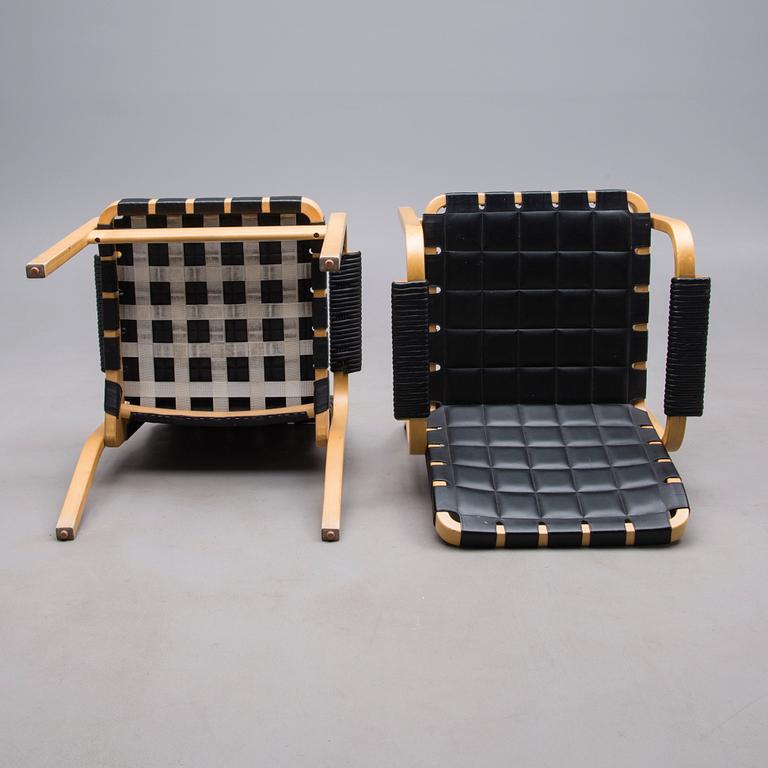 KARMSTOLAR, ett par, modell 45, Alvar Aalto, Artek.