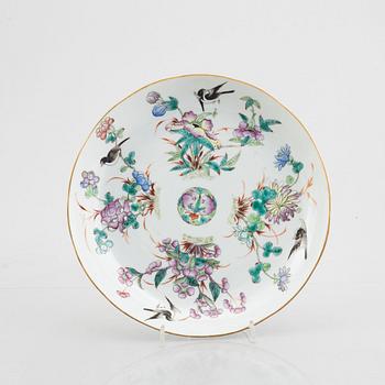 Six pieces of porcelain, China, late Qing and 20th century.