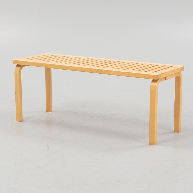 Alvar Aalto, bänk, modell 153A, Artek, Finland.