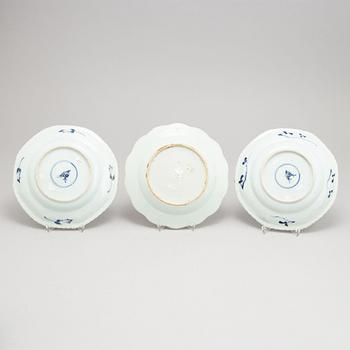 A set with three blue and white dinner plates, Qing dynasty, Kangxi (1662-1722).