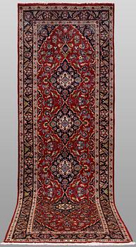 A Keshan runner carpet, 300 x 104 cm.