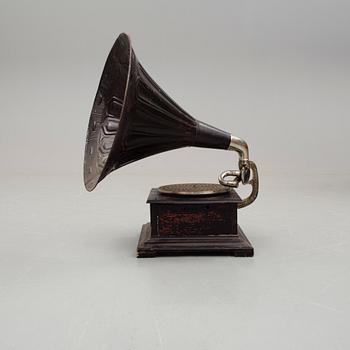 TRATTGRAMMOFON, 1900-talets början.