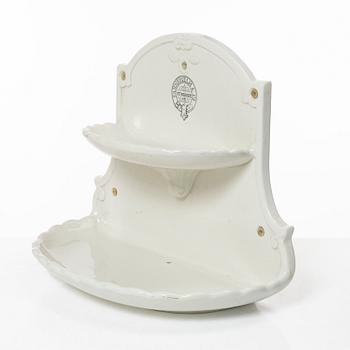 Badrumshylla, porslin, Fahnehjelm & Co., 1900-talets början.