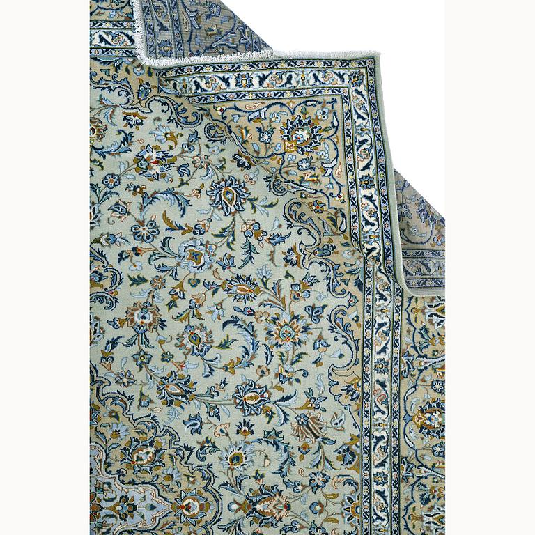 A carpet, Kashan 401 x 305 cm.