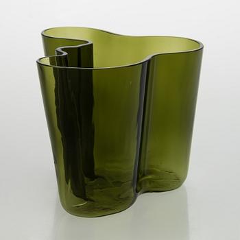 Alvar Aalto, a 1950s glass vase, model 3030, signed Alvar Aalto 3030.