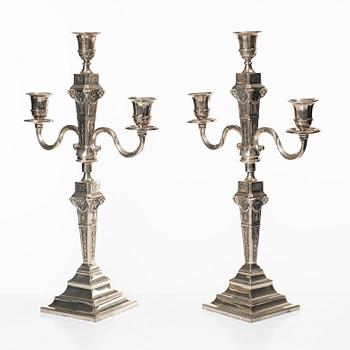 Kandelabrar, ett par, sterlingsilver, Louis XVI-stil, Lale Silverware & Co Ltd, Istanbul, Turkiet, 1900-tal.