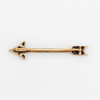 A gold and silver arrow brooch set with eight- and rose-cut diamonds.