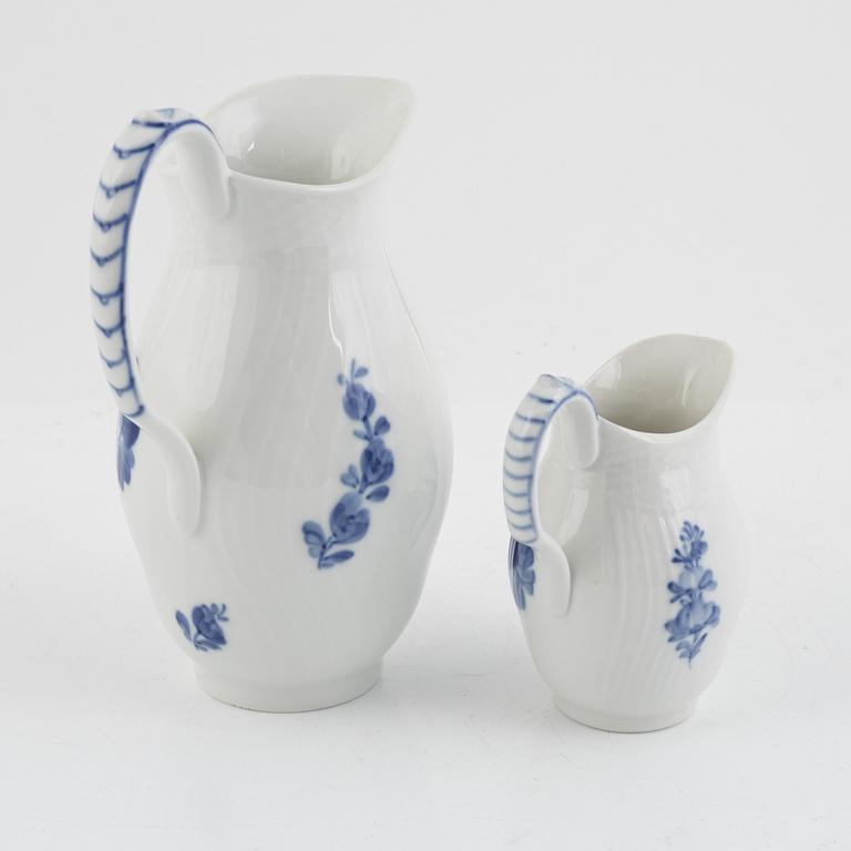 Servisdelar, 102 delar, porslin, "Blå blomst", Royal Copenhagen, Danmark.