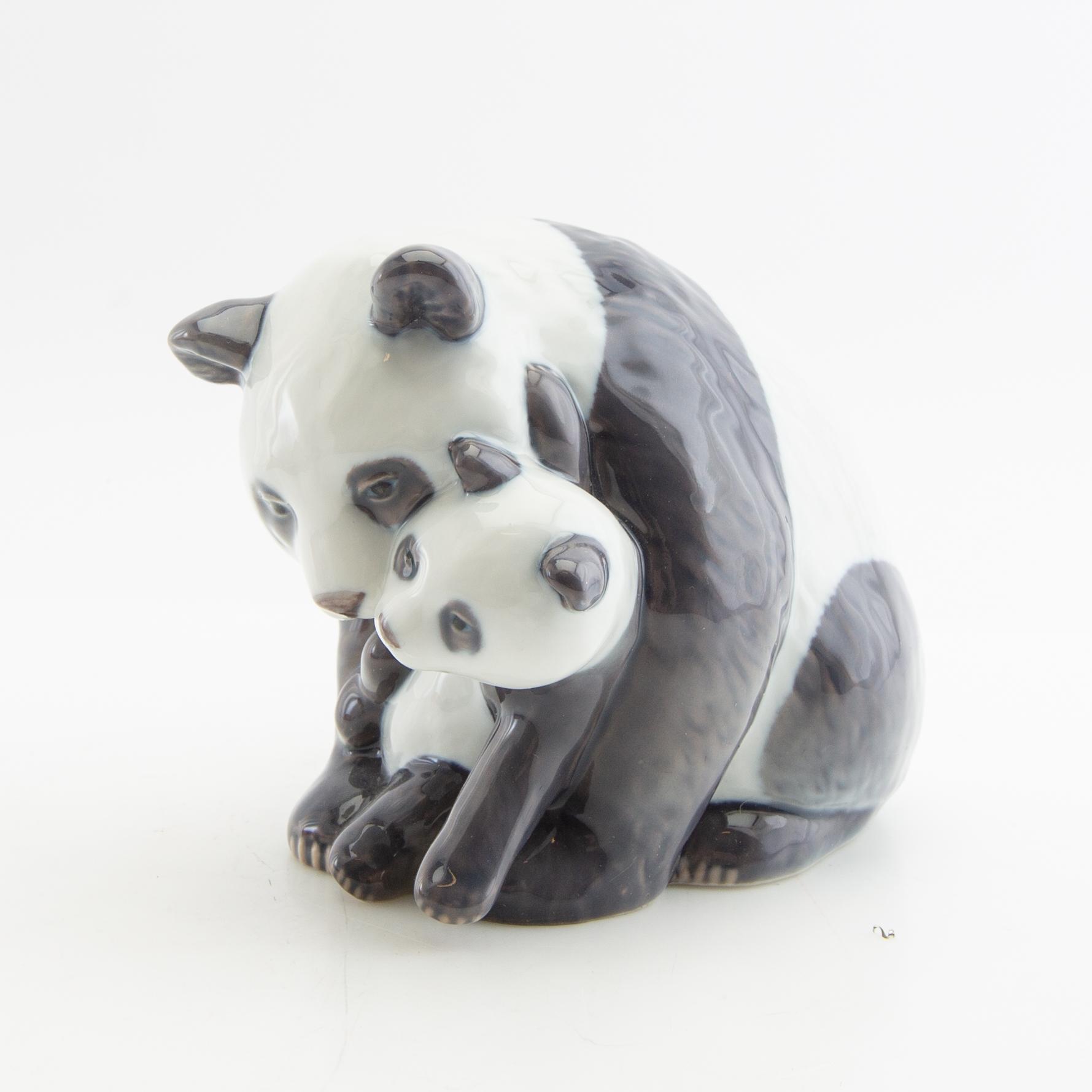 Allan Therkelsen figurin Panda med unge Royal Copenhagen Danmark porslin.