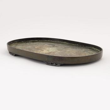 A Japanese bronze tray, Meiji period (1868-1912).