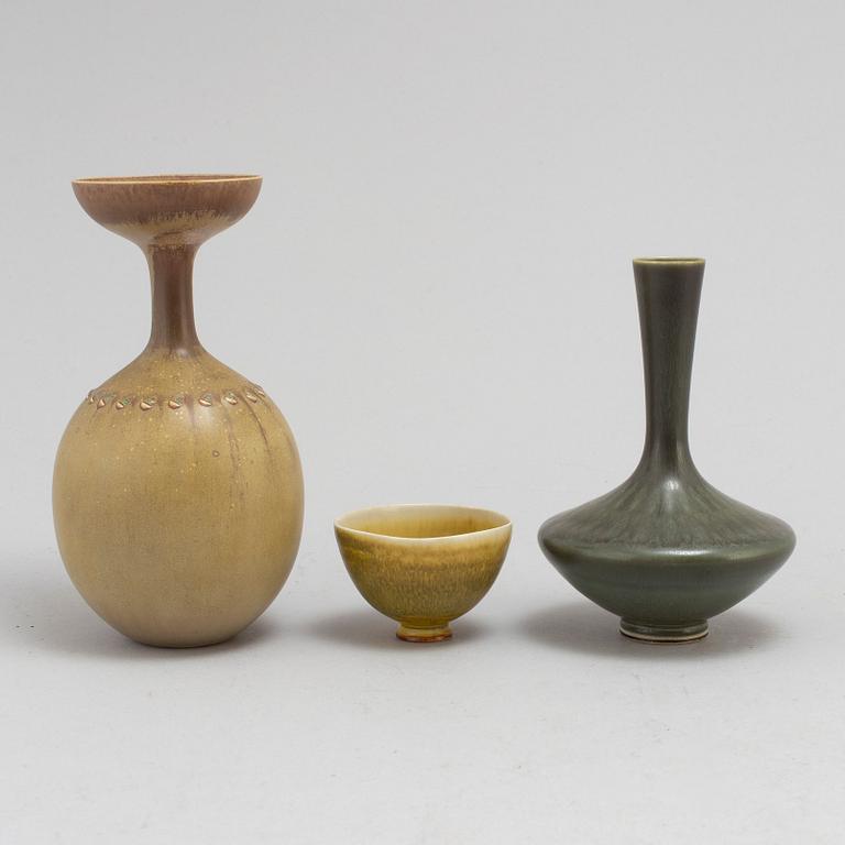 GUSTAVSBERG STUDIO, three stoneware items by Bernt Friberg and Stig Lindberg.