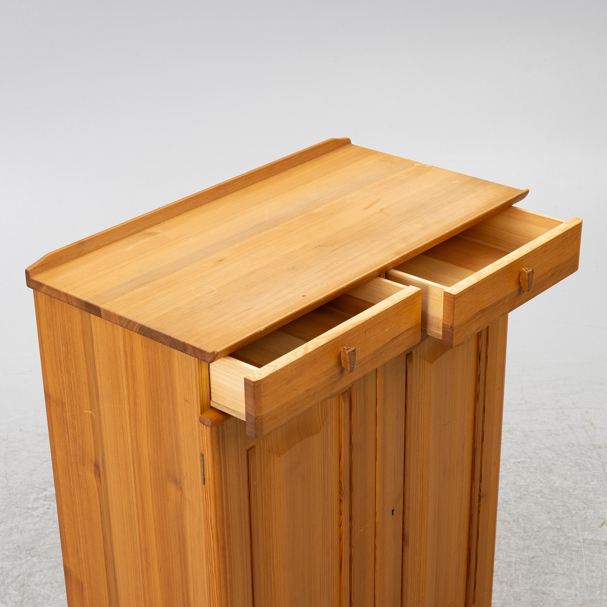 Carl Malmsten, a 'Husmorslyan' sideboard.