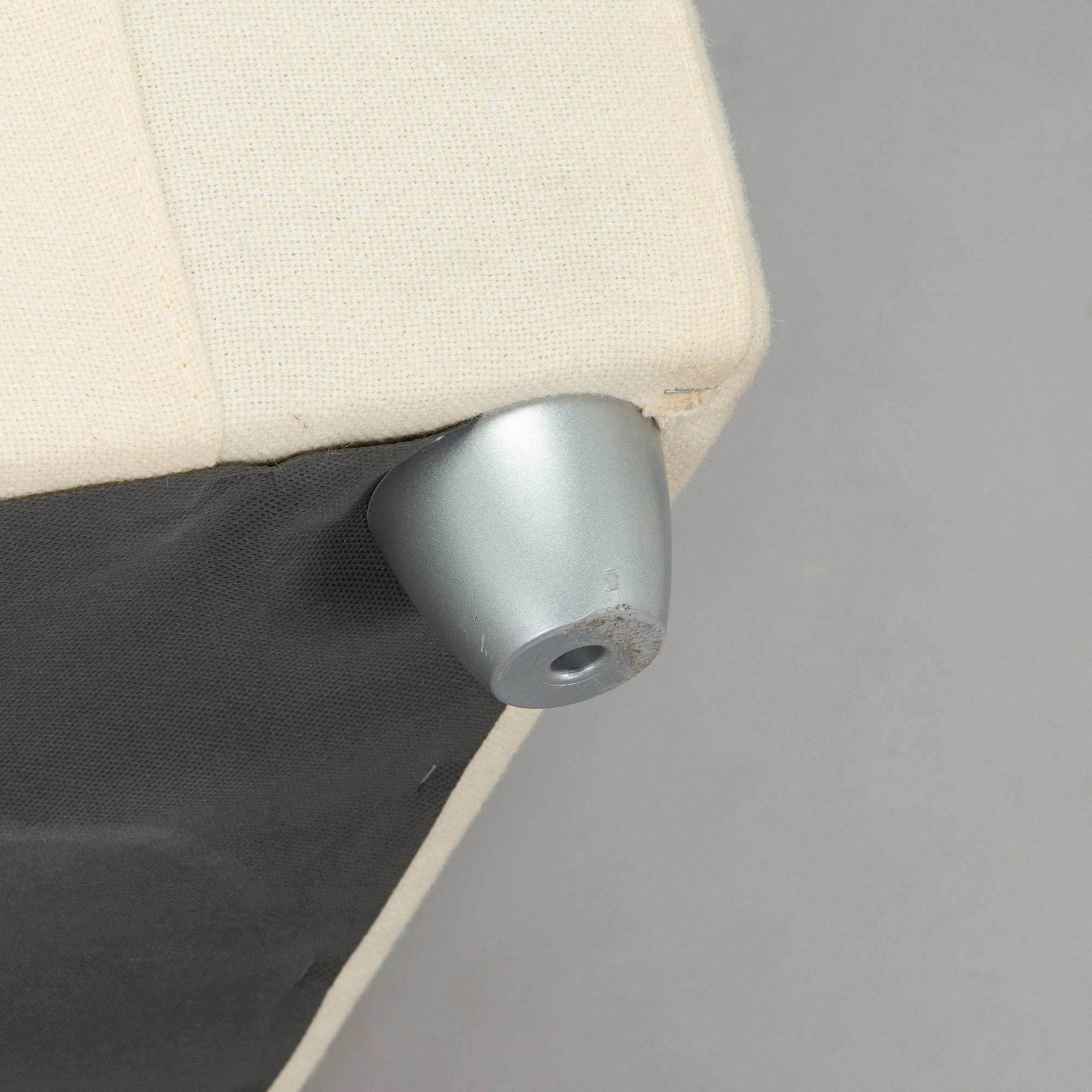 Eero Aarnio, nojatuoli, "Studio-tuoli", Arto Nyberg Show, suunniteltu 2007.