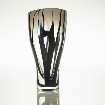 A Vicke Lindstrand glass vase, 'Träd i dimma', Kosta, 1950's.