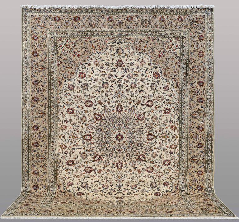 A CARPET, Keshan, ca 400 x 304 cm.