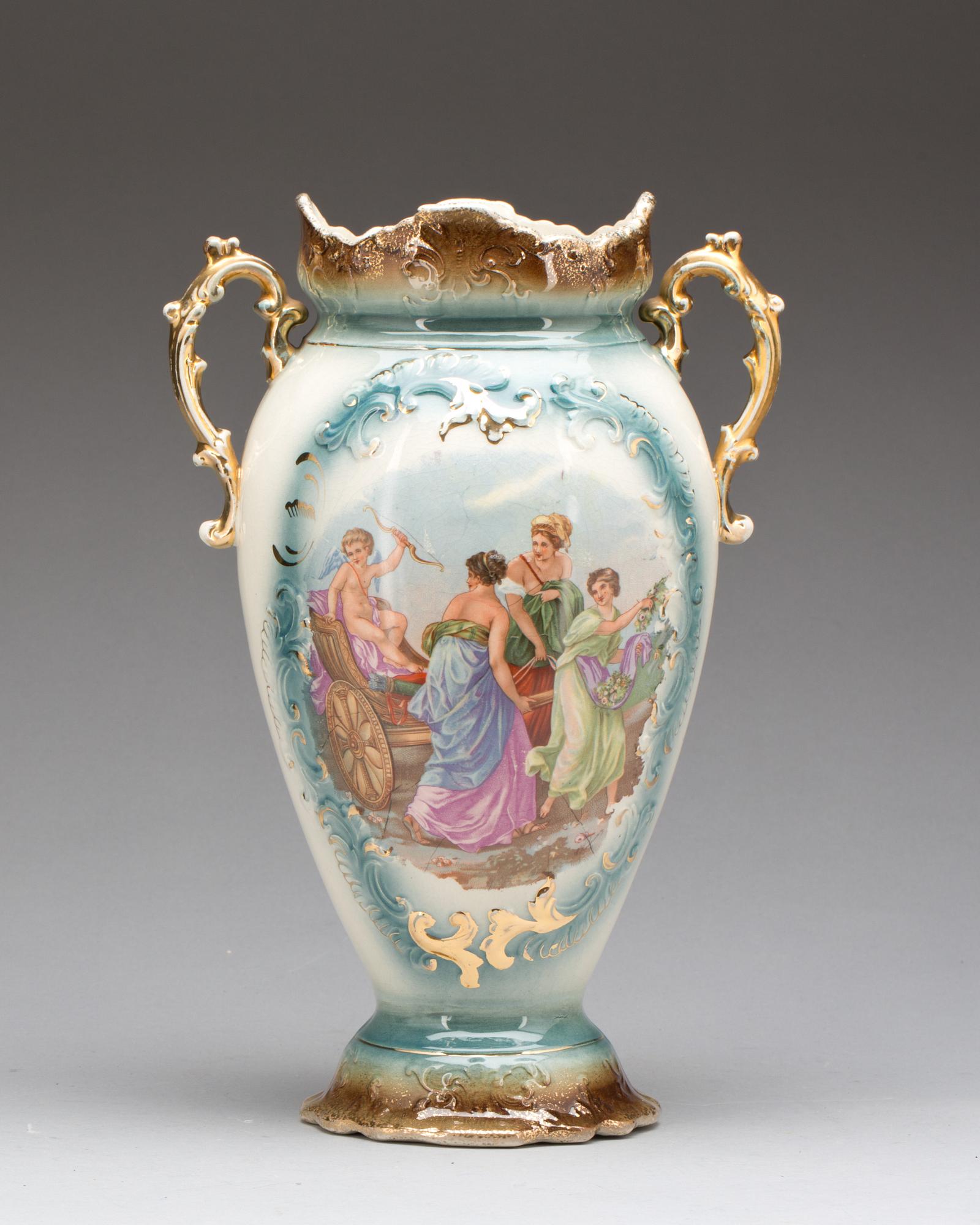 VAS, porslin. Omkring 1900. Italien.