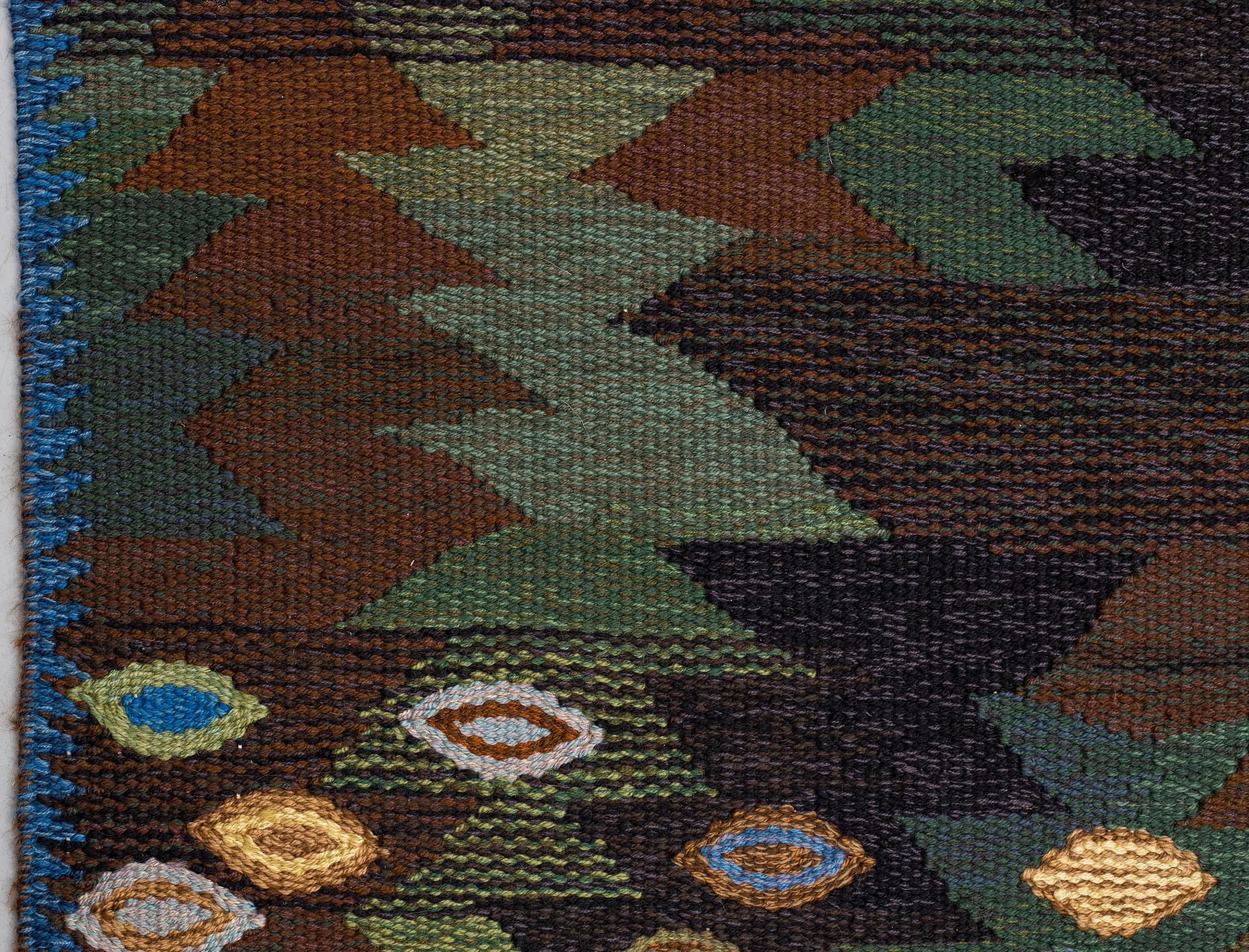 Barbro Nilsson, matto, "Tånga brun och grön", flat weave, ca 223 x 153-155 cm, signed AB MMF BN.