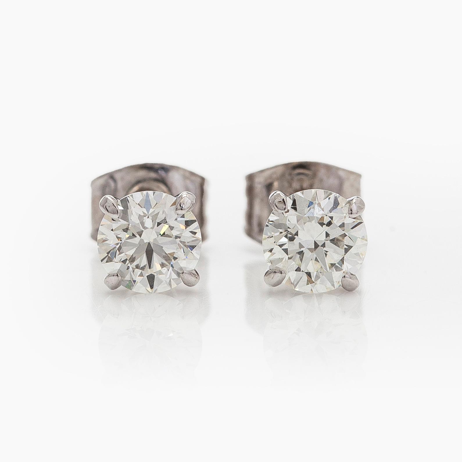 Korvakorut, briljanttihiotut timantit yhteensä 1,20 ct, 14K valkokultaa.