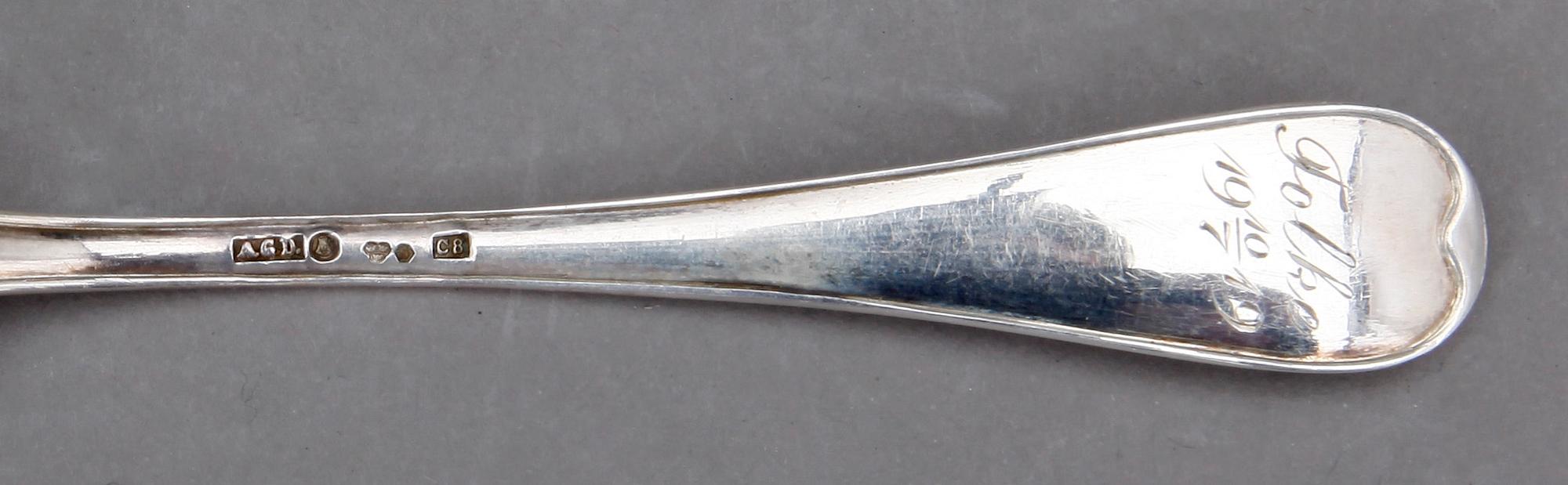 SKEDAR, silver, 31 delar, "Svensk rund", Stockholm, 1900-talets första hälft, vikt ca 1110 g.